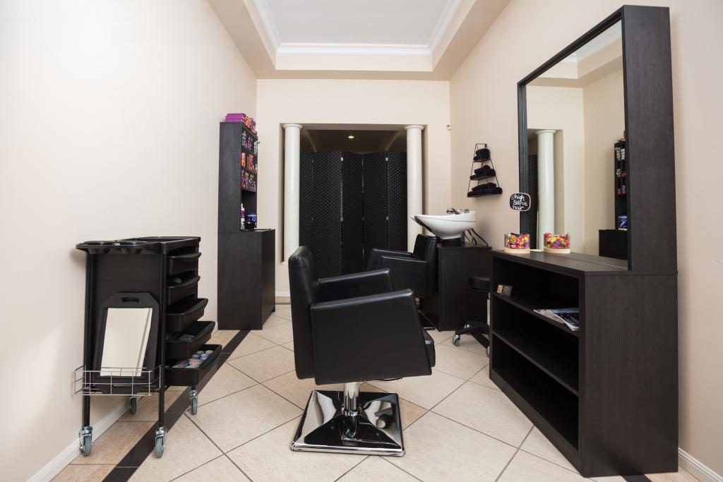 How I turned my hallway into a hairsalon - Home Based Salons