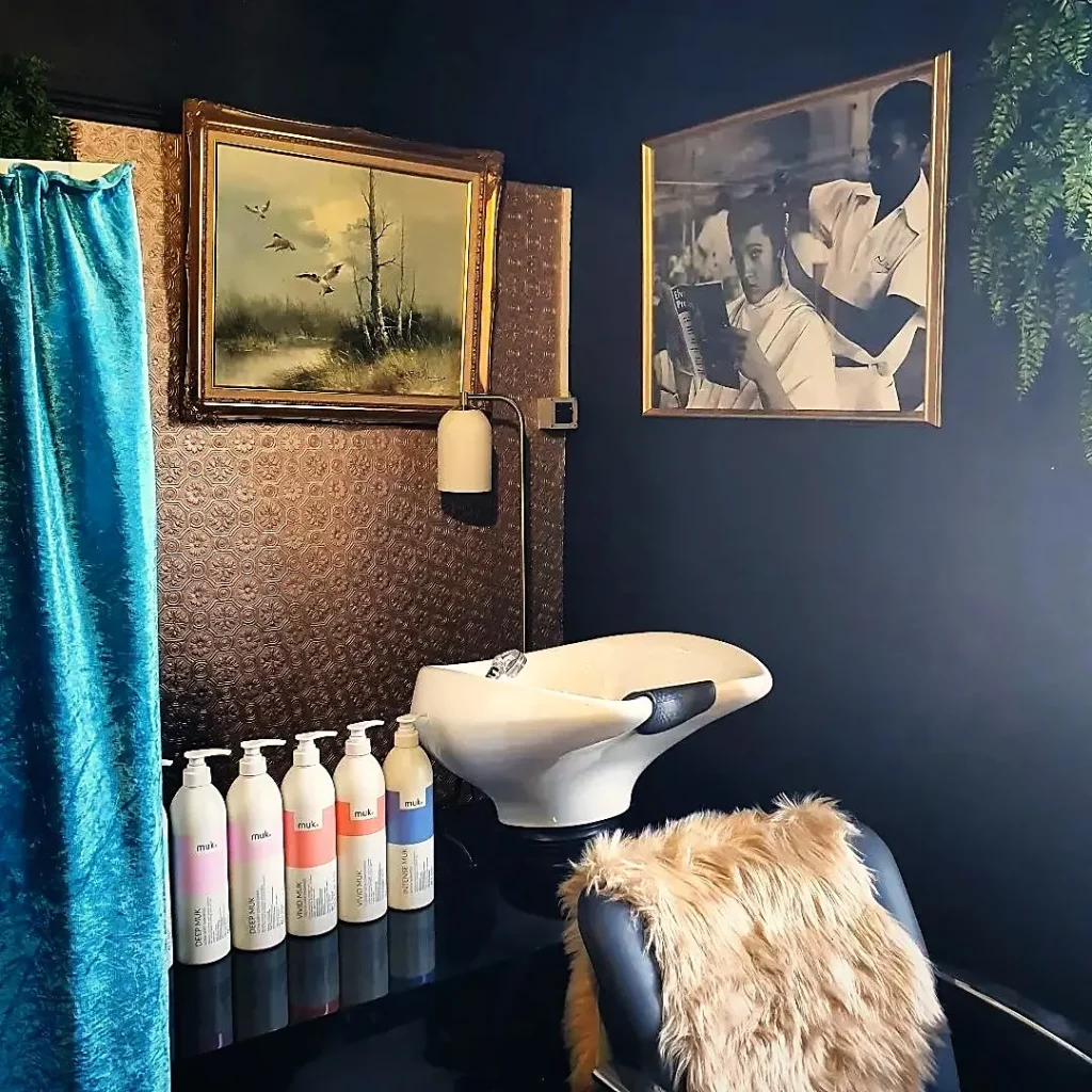 Customer salon S25